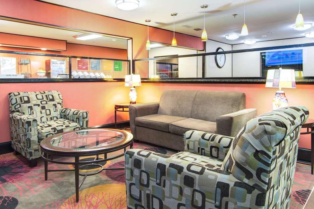 Comfort Inn & Suites Macon North I-75 Interior photo